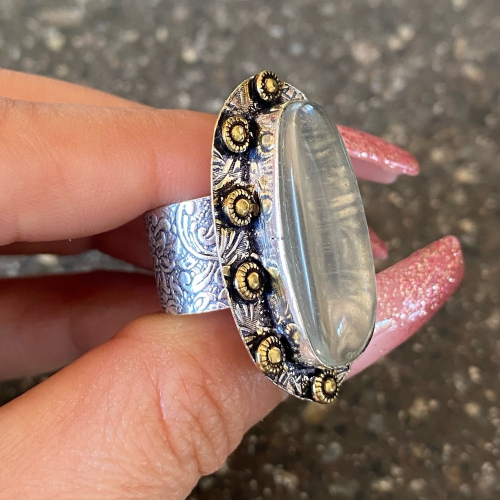 Clear “topaz” Two Toned Ring - Picture 3 of 13